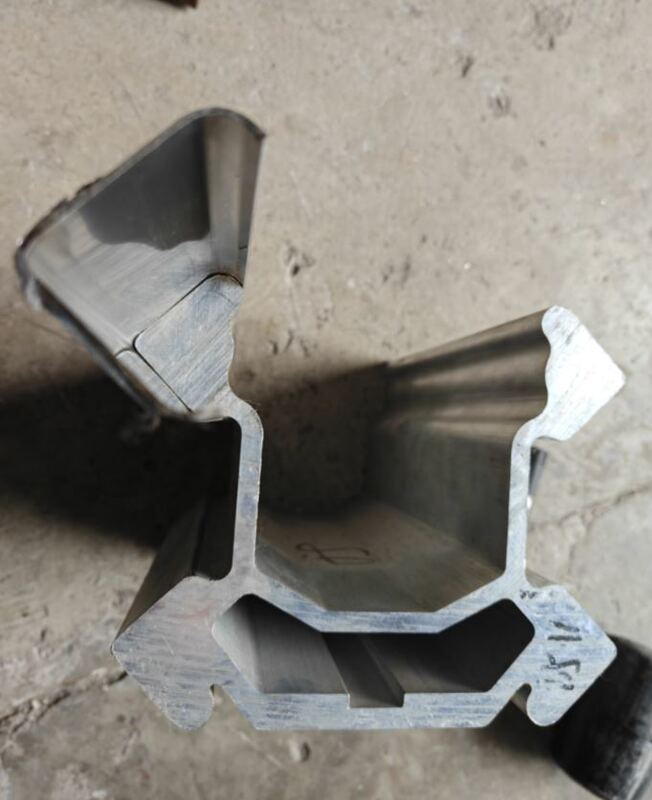 7005 알루미늄 합금 4800MM 길이 알루미늄 압출 프로필